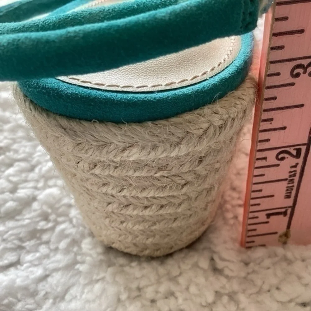 NWB PELLE MODA Size 8 Med Wedges